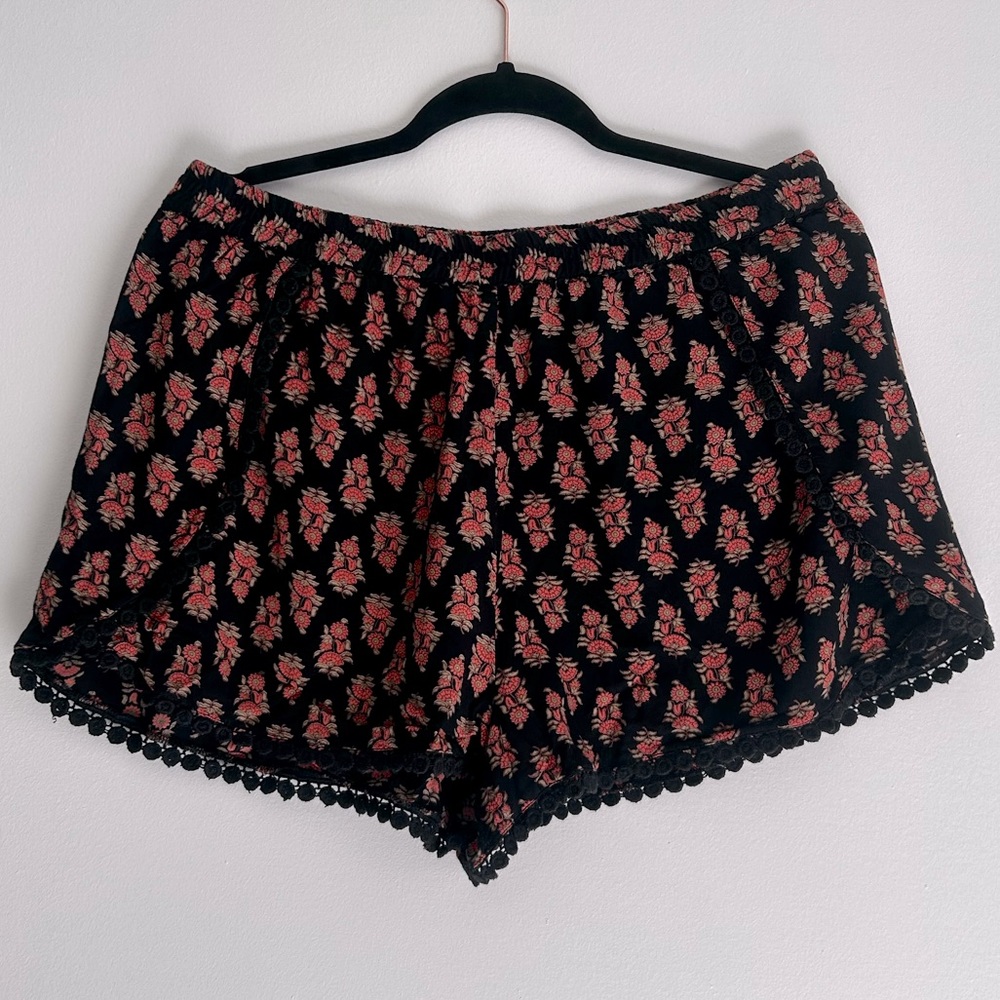 TOPSHOP / Crochet Trim / Festival Boho / Booty Short / Beach Style